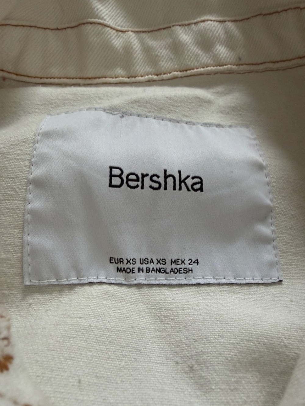Bershka Off-White Tee with Contrast Stitching